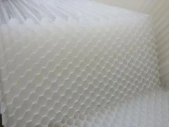 采用蜂窩斜管填料處理污水。